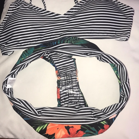 1 Left! Wila reversible Hawaiian striped bikini - Picture 3 of 7